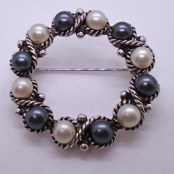 Vintage Avon Silver and Black Pearl Wreath Brooch “Eclipse” Pin 1970’s - Picture 6 of 10